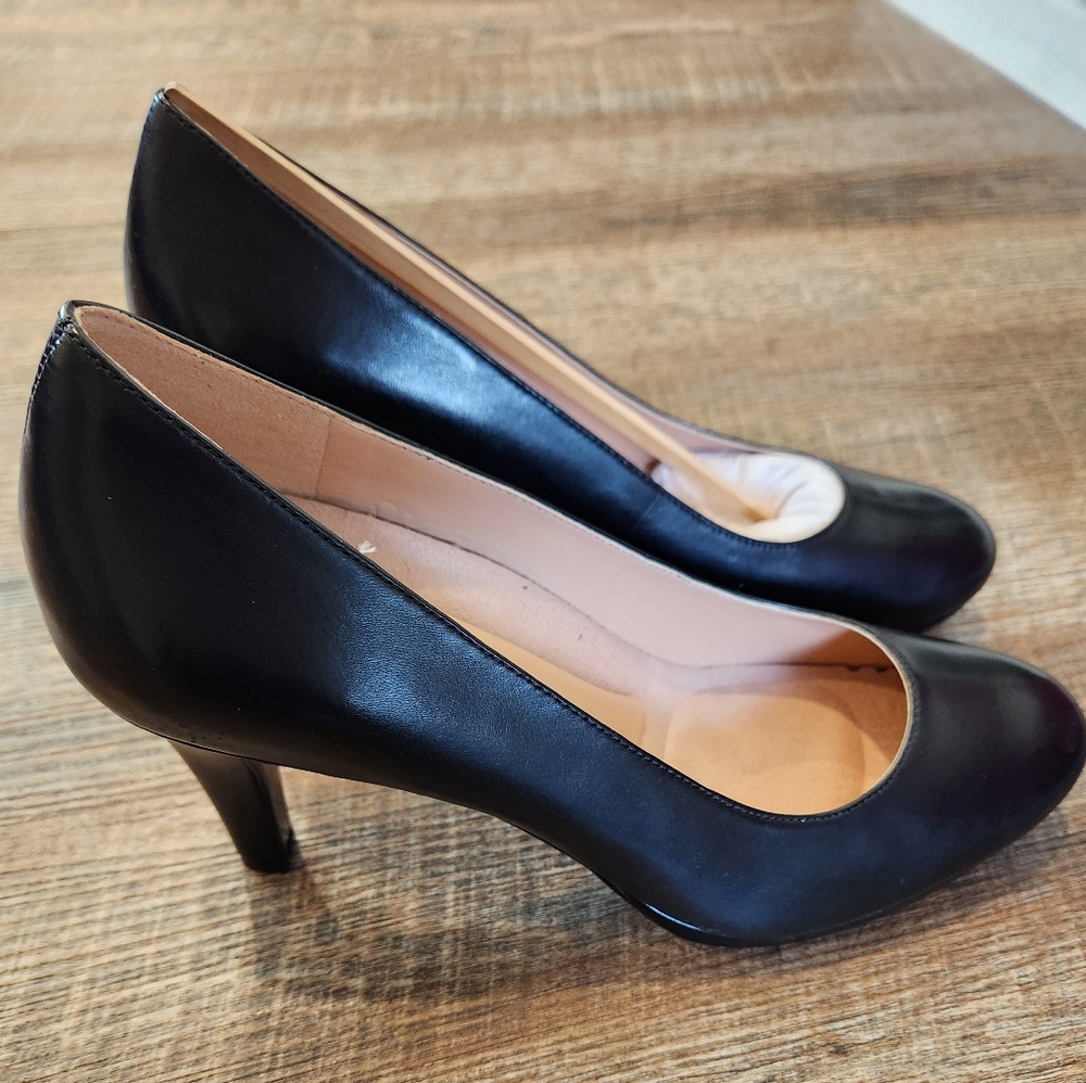 NWT Naturalizer Michelle Black Lea Pumps Size 9